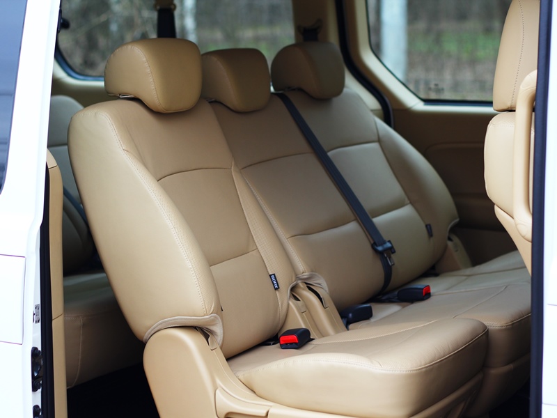 Hyundai Grand Starex (H1) 2.5 CRDi AT взять машину в аренду