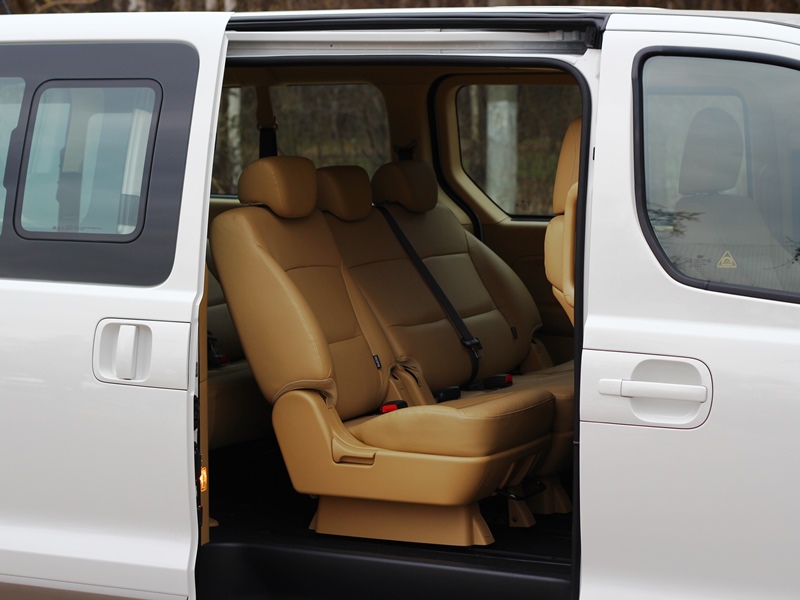 Hyundai Grand Starex (H1) 2.5 CRDi AT взять машину в аренду