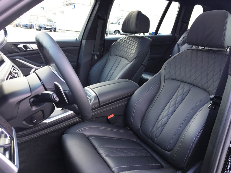 BMW X7 M Sport Pro взять машину в аренду