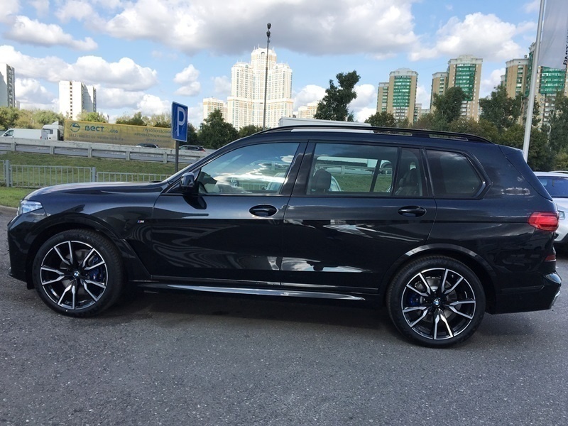 Прокат BMW X7 M Sport Pro в Москве