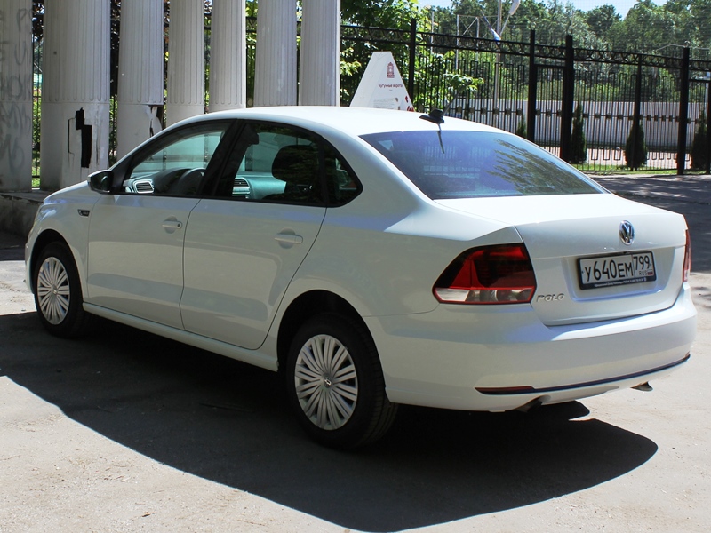 Volkswagen Polo sedan AT аренда в Москве