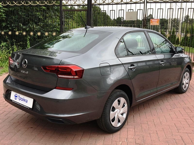 Volkswagen Polo лифтбек  взять машину в аренду