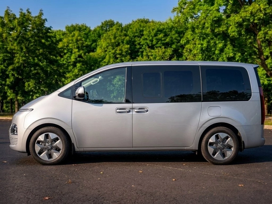 Hyundai Staria 8 seats 4x4 взять машину в аренду