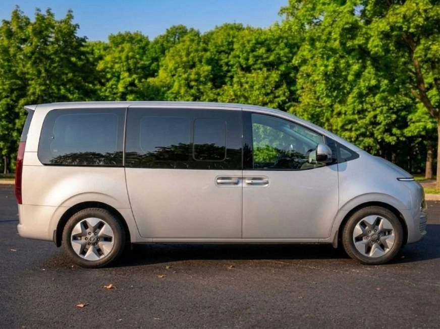 Hyundai Staria 8 seats 4x4 взять машину в аренду