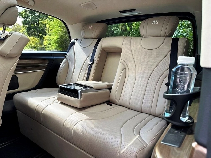 Mercedes V 260 L Exclusive взять машину в аренду