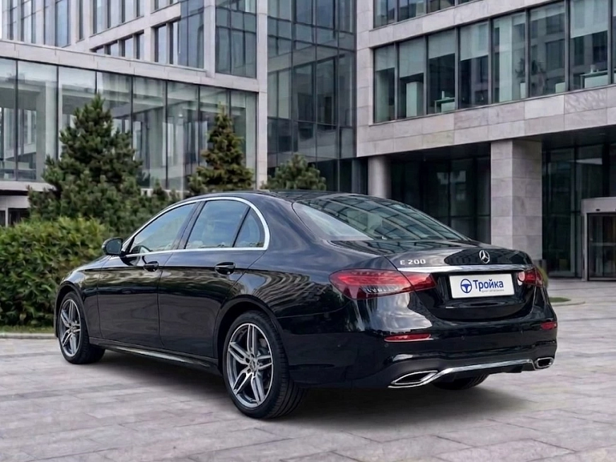 Mercedes E200 4MATIC AMG rest. взять машину в аренду