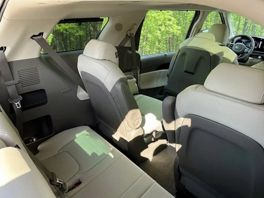 KIA Carnival IV 9 places взять машину в аренду